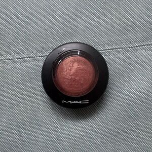 MAC Cosmetics Blush Love Joy (E12)